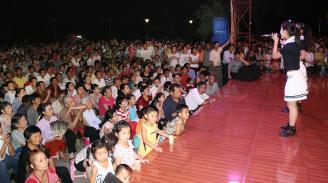 2008年6月13日，由师范部音乐、舞蹈老师和学生演义的常德师范专场晚会“武陵欢歌”在诗墙公园举行。.JPG