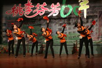 2007年12月16日，师范部幼师专业舞蹈基本功比赛。2.JPG