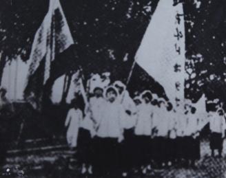 008.1919年，学生上街游行示威，抵制日货。.JPG